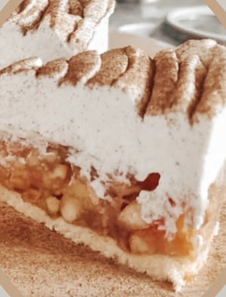 Stück Apfel-Sahne-Torte
